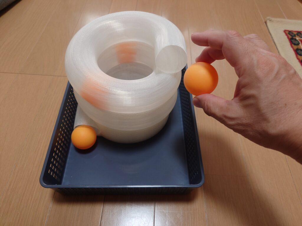 ピンポン玉のプットイン課題を使っている写真