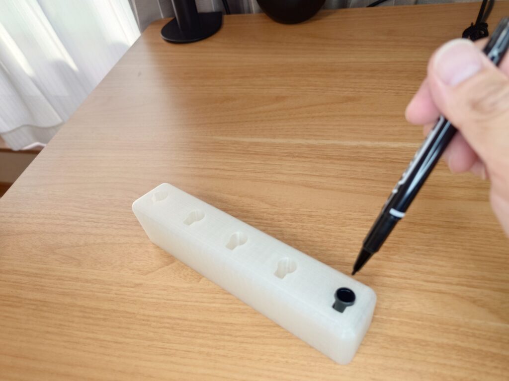 油性ペン用のキャップを差し込むタイプの写真